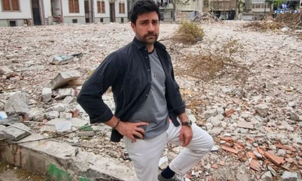 Ηθοποιός αγόρασε το σχολείο του για να εκδικηθεί τους δασκάλους του